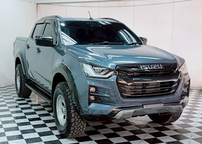 Used 1
                    ISUZU
                     for Sale Image